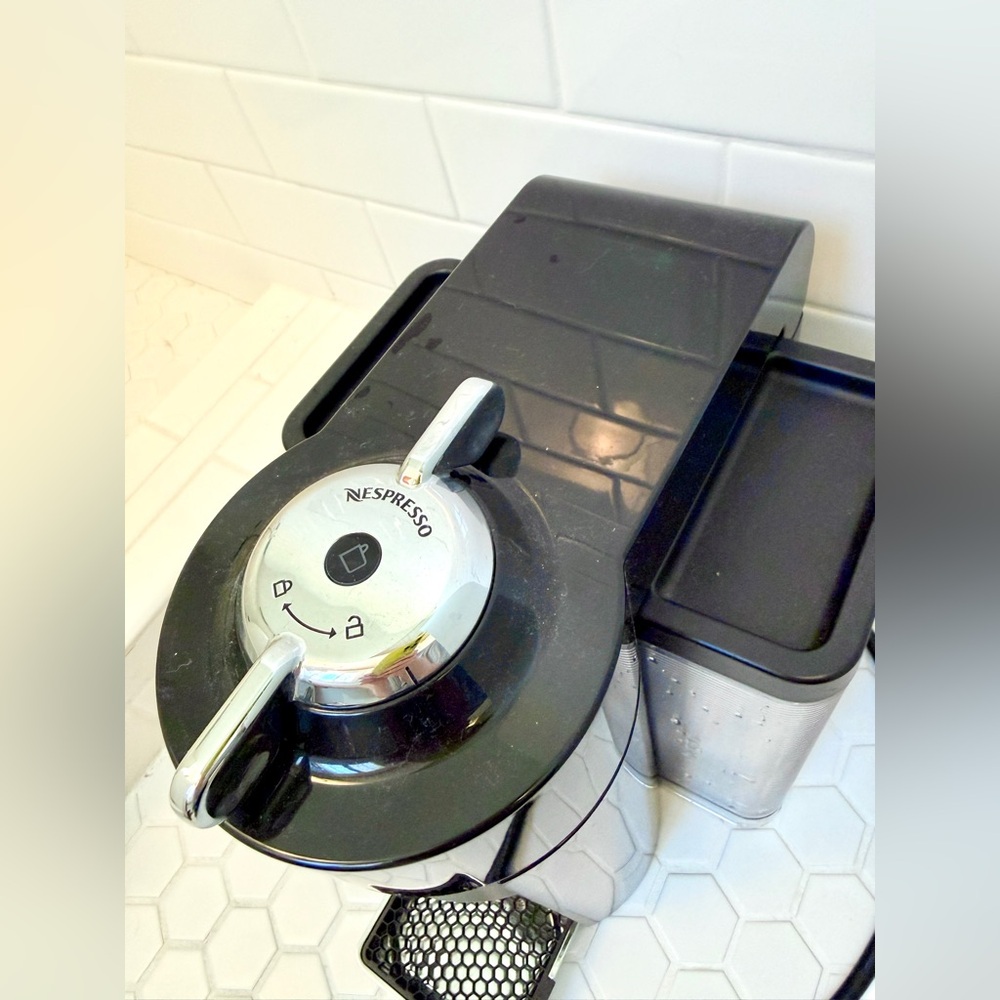 Nespresso Machine - Picture 4 of 7